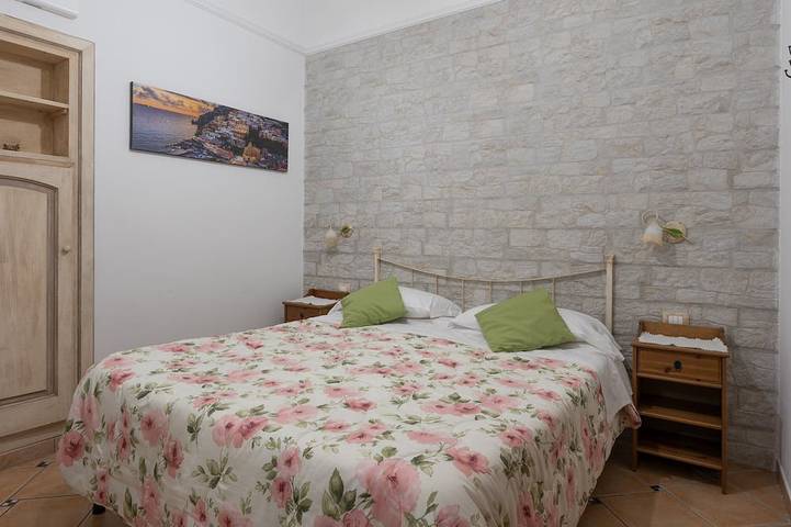 Villa Maristella-Positano Center-Guest 10 Adults+3 Kids- 6 Bedrooms, 6 Bathrooms in Spiaggia Fornillo, Positano