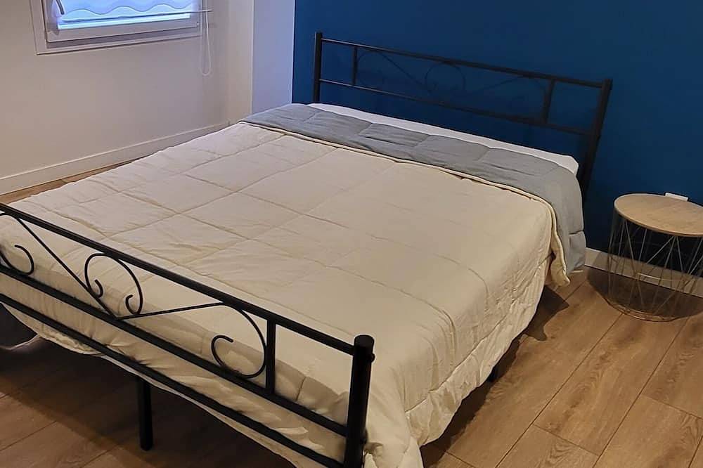 Entire apartment, 130 m² air-conditioned apartment with large terrace - 2 bedrooms + master suite in Pierrelatte, Nyons region