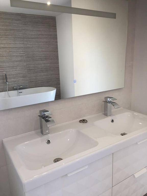 Location de vacances pour 8 personnes, avec piscine et jardin ainsi que balcon et vue à Cénac - 4