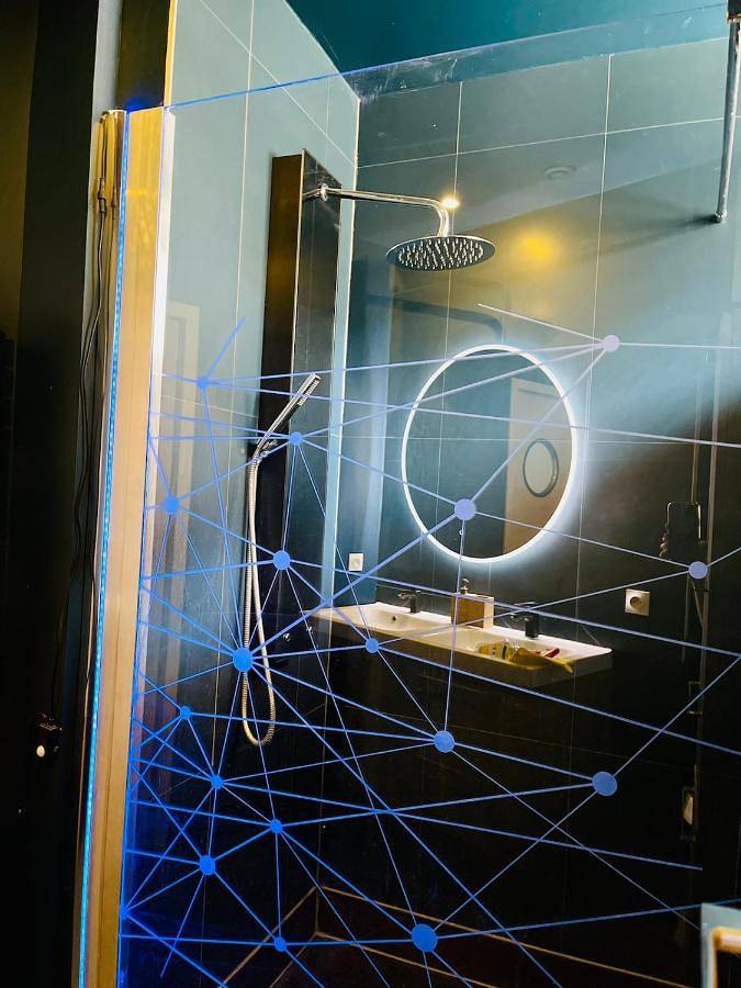 Appartement entier, La Suite 1920 - Jacuzzi privé & Donjon in Gougenheim, Région de Strasbourg