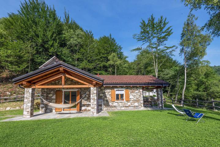 Ferienhaus für 6 Personen, mit Terrasse und Garten sowie Pool und Sauna am Lago Maggiore