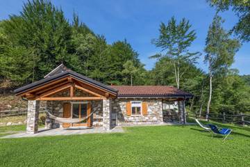 Ferienhaus für 6 Personen, mit Pool und Garten sowie Seeblick am Lago Maggiore
