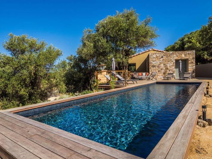 Location de vacances pour 2 personnes, avec piscine ainsi que vue et jardin à Aregno - 3