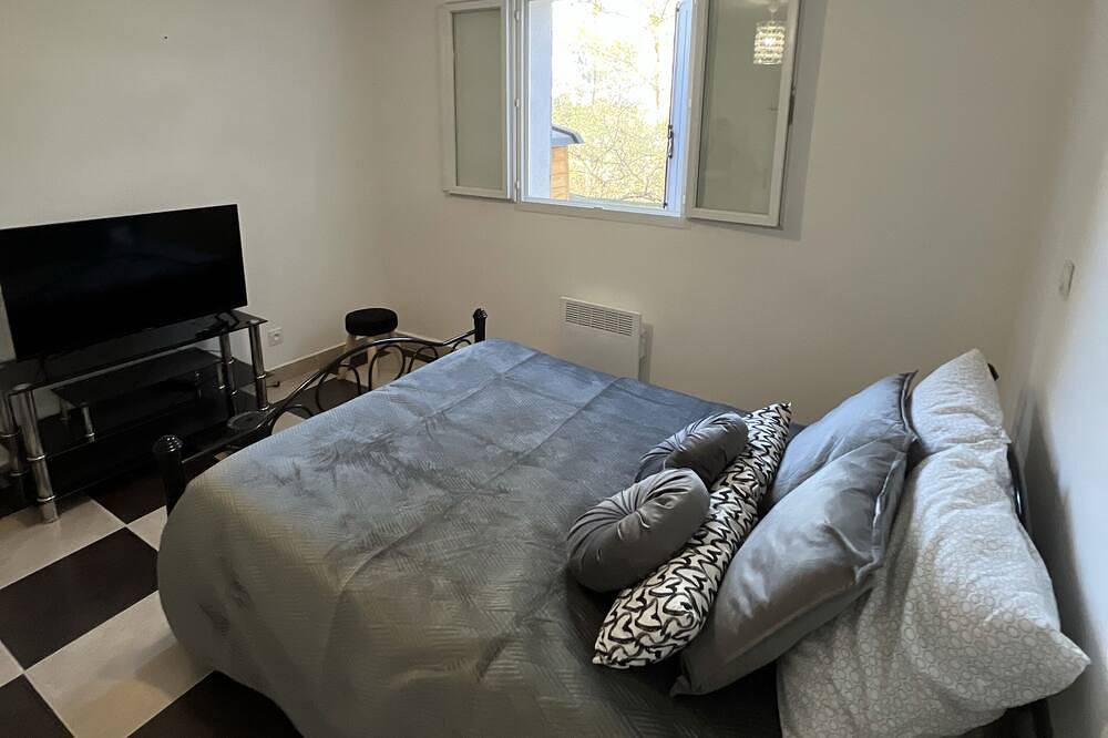 Suite de 80m2 avec jacuzzi et billard, à 30 min de Marseille in Meyrargues, Région d'Aix-en-Provence