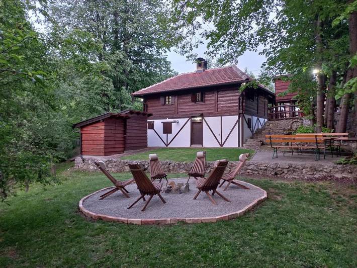 Location de vacances pour 5 personnes, avec jardin et vue à Despotovac