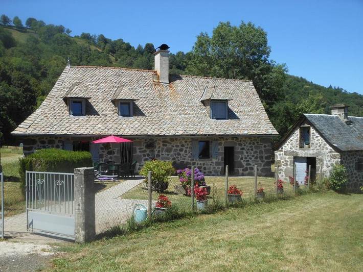 Gîte pour 5 personnes, avec jardin à Badailhac