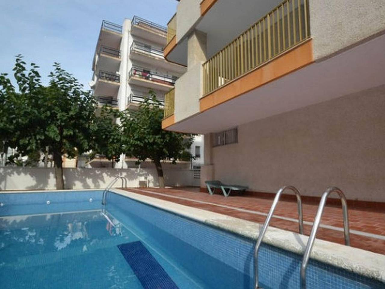 Entire holiday apartment, Flat with swimming pool in the centre of Salou in Salou, Costa Dorada