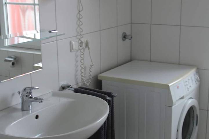 Ganze Wohnung, Lichtdurchflutete, komfortable Fewo in zentraler, ruhiger Lage - strandnah in Zingst, Fischland - Darß - Zingst