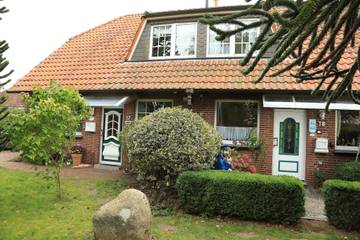 Ferienwohnung für 4 Personen, mit Garten und Terrasse sowie Sauna, mit Haustier in Hage