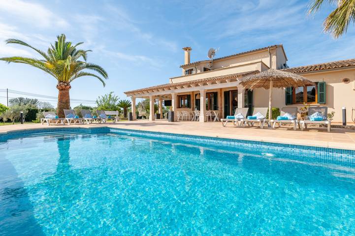 Finca mit Hund für 8 Personen, mit Garten, mit Haustier in Llucmajor