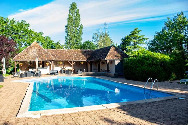 Hôtel pour 2 personnes, avec Terrasse ainsi que Jardin et Piscine