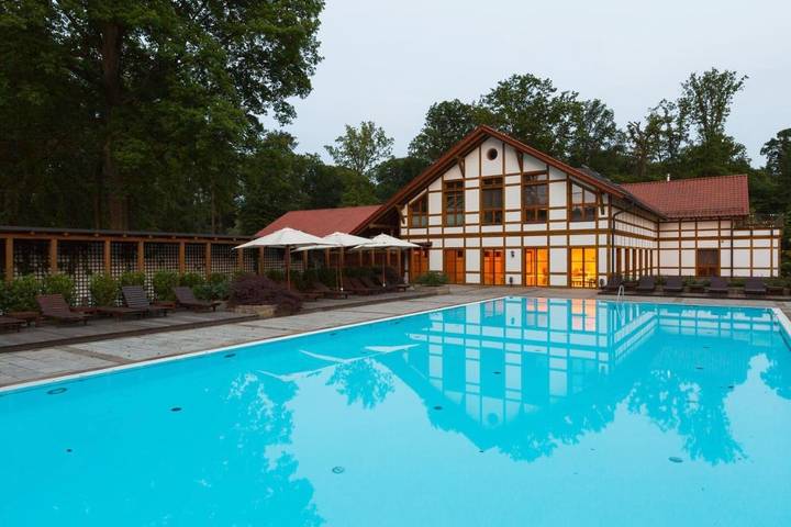 Hotel für 4 Personen, mit Balkon und Terrasse sowie Garten und Pool