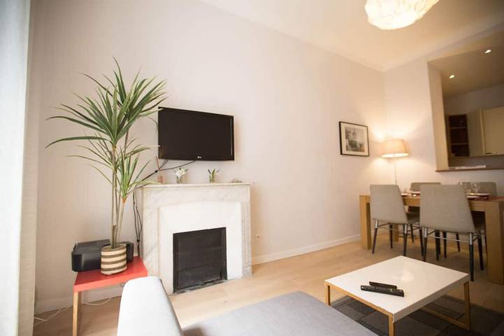 Apartamento entero, Apartamento familiar en un barrio auténtico y su mercado abierto. in Niza, Costa mediterránea (Francia)