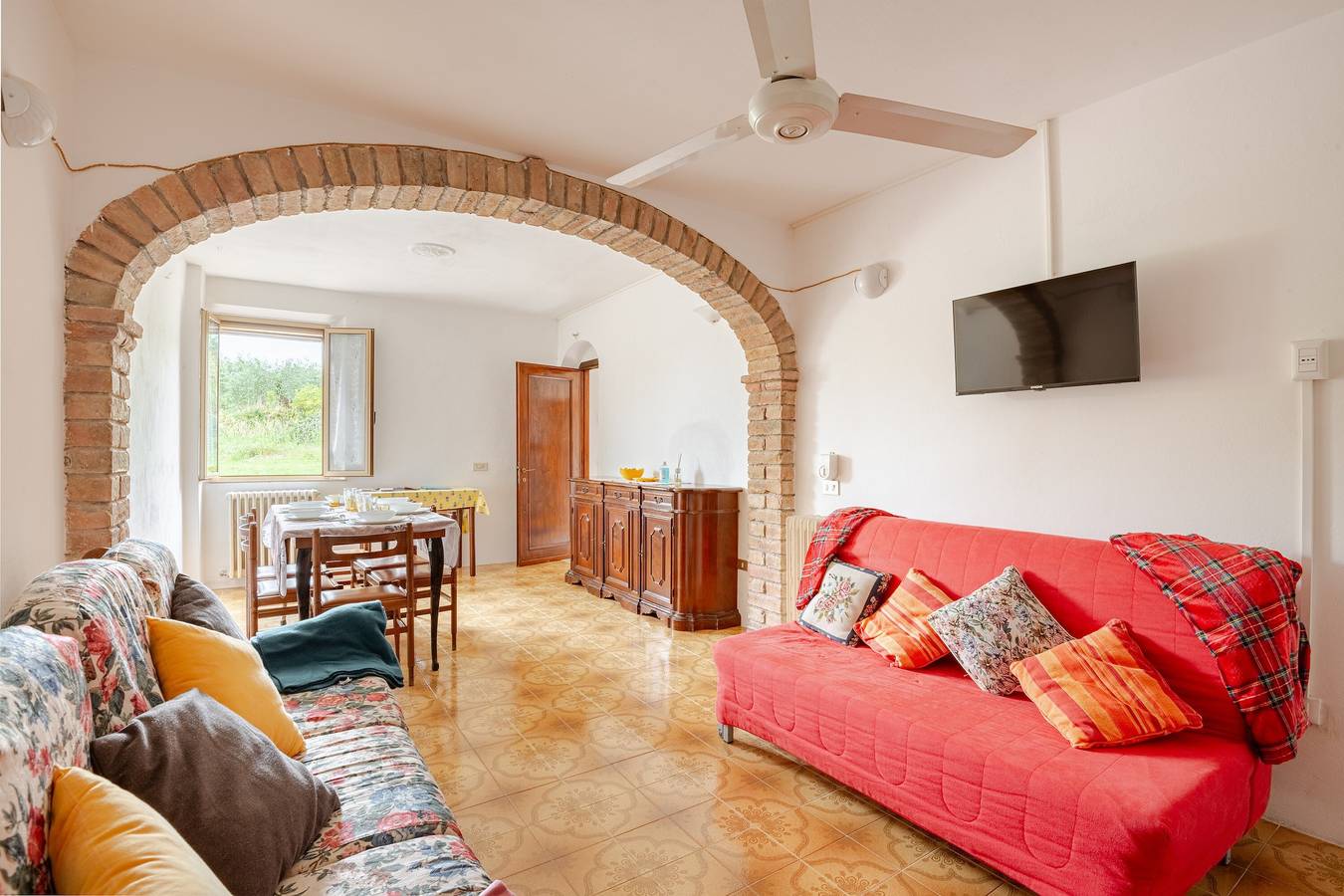 Holiday Home 'Roda' with Private Terrace, Wi-Fi and Air Conditioning in Castiglione del Lago, Lake Trasimeno