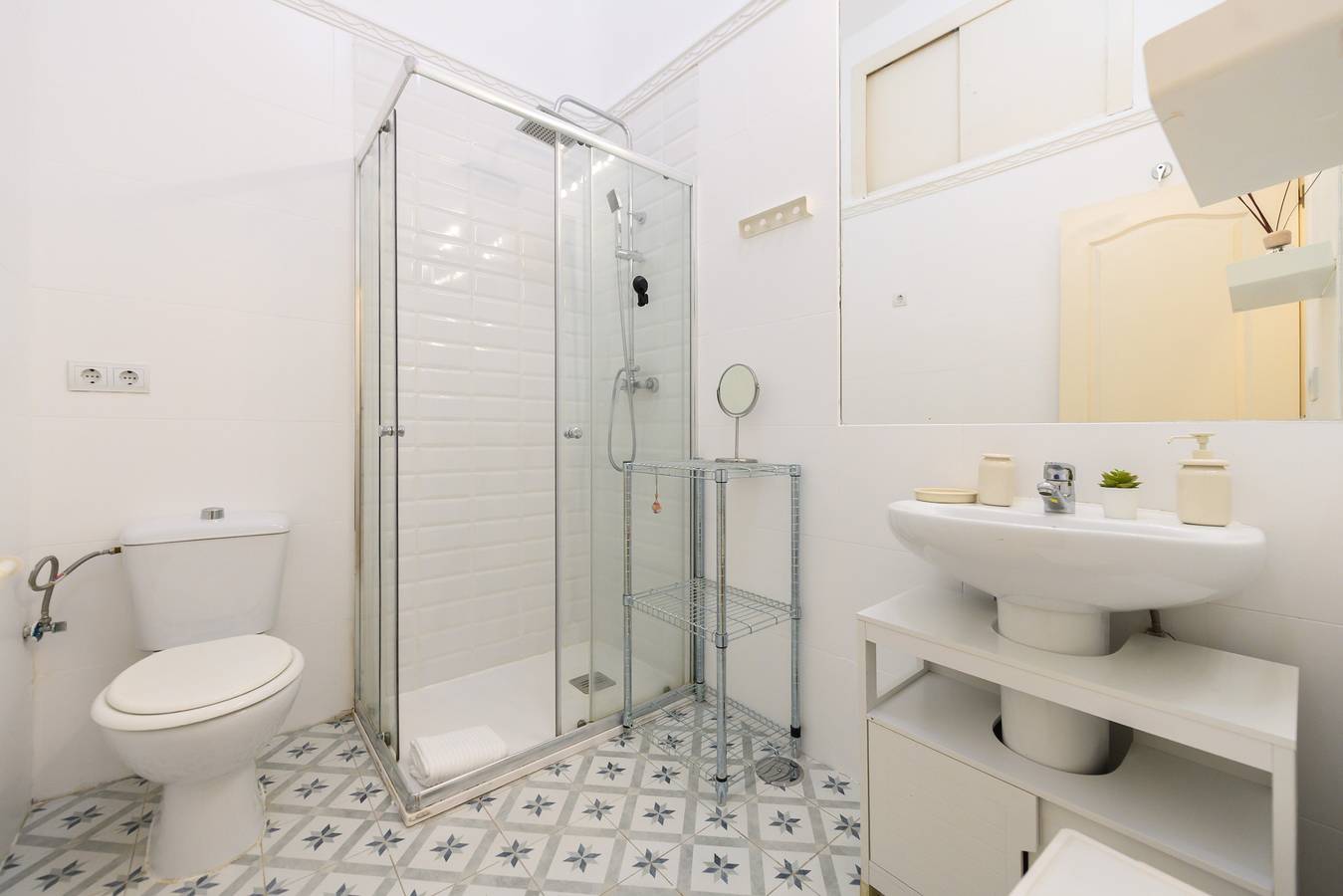 Apartamento entero, M Apartamento de 1 dormitorio con balcón in Centro (Madrid), Madrid