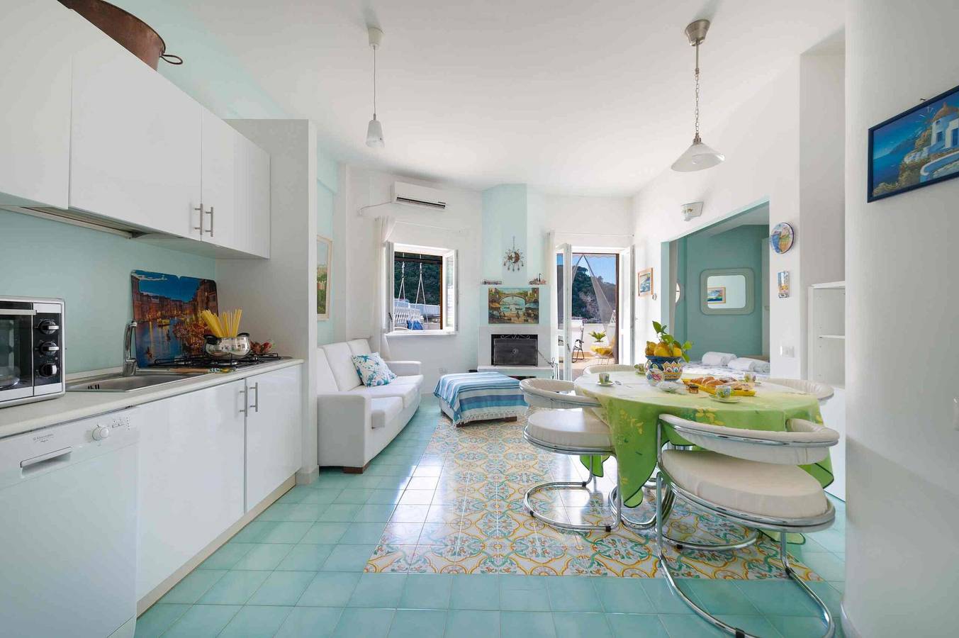 Entire apartment, Apartment 'La Terrazza Di Zia Pa'' with Sea View, Wi-Fi and Air Conditioning in Sorrento, Sorrento Coast