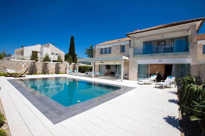 Villa pour 6 personnes, avec jardin à Cavtat