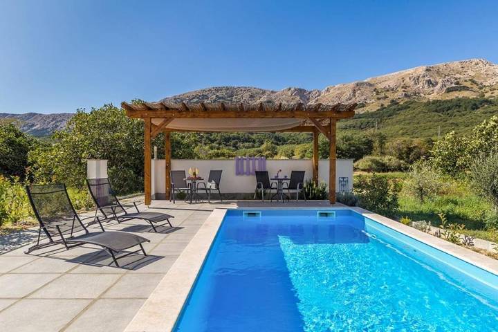 Ferienwohnung für 2 Personen, mit Pool und Garten, mit Haustier