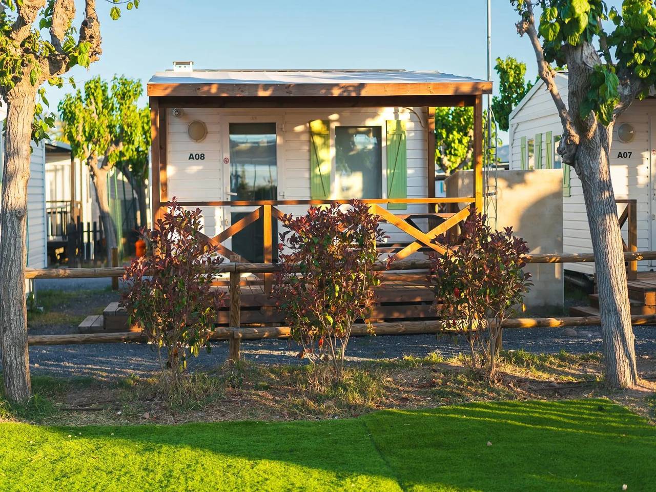 Bungalow en Xilxes con patio para pareja in Playa de Almenara, Chilches