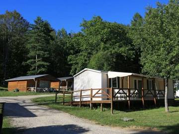 Camping pour 4 Personnes dans Aubazines, Région de Brive-la-Gaillarde, Photo 1