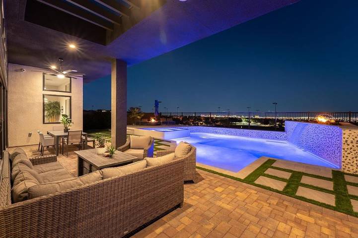 Villa für 8 Personen, mit Pool und Balkon sowie Whirlpool - 1