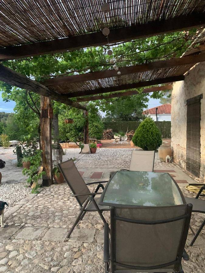 Apartamento para 5 personas, con jardín además de piscina y vistas en Enguera
