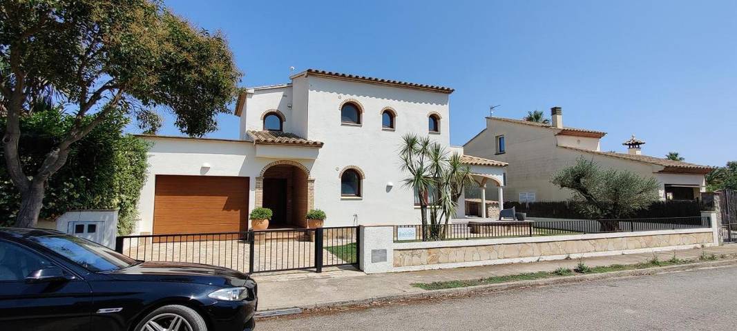 Ferienhaus für 8 Personen, mit Balkon und Terrasse sowie Garten und Pool in Sant Pere Pescador - 3