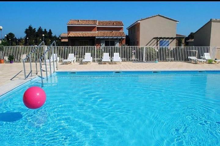 Location de vacances pour 4 personnes, avec bassin pour enfant ainsi que jardin et piscine, adapté aux familles à Saint-Saturnin-lès-Avignon - 3