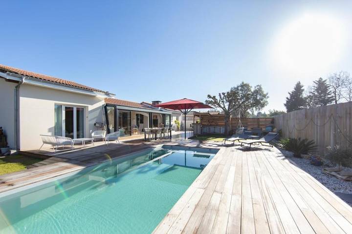 Villa per 10 persone, con Balcone e Terrazza nonché Giardino e Piscina a Arès