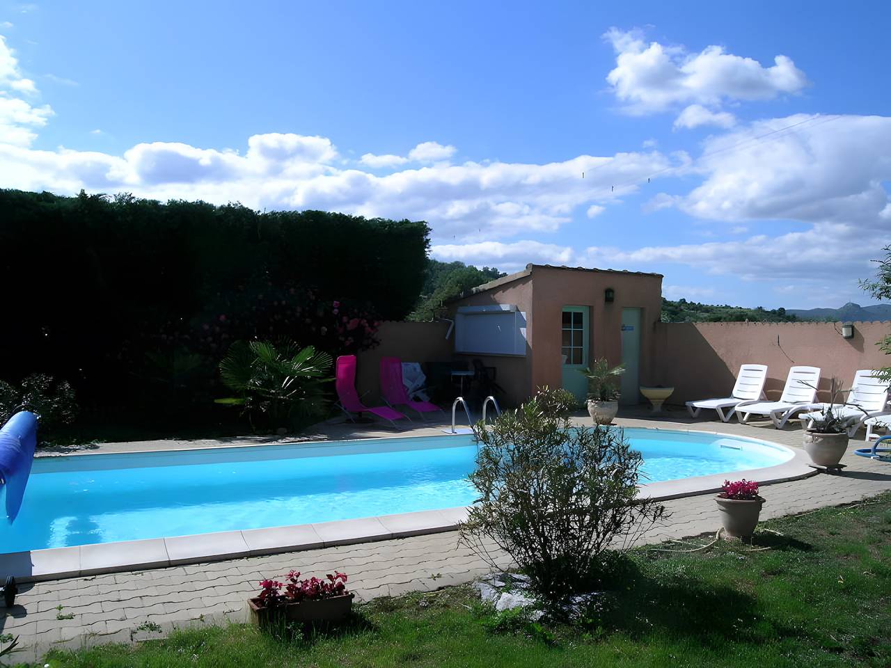 Gîte La Roseraie mit Pool in Ruoms, Ardèche