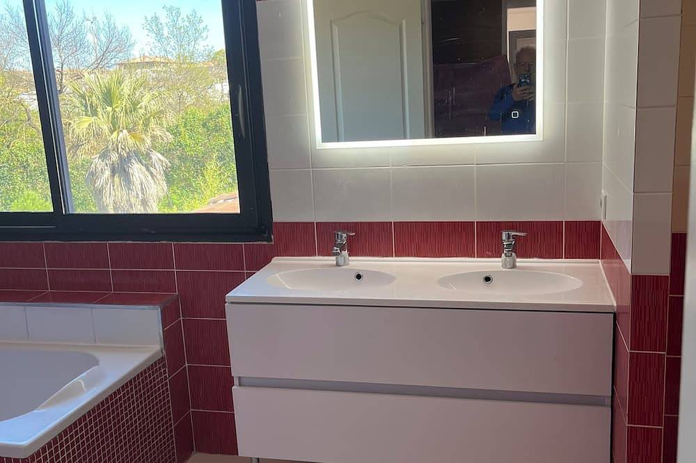 Villa with swimming pool, garden, quiet village 27 km from the sea 13 km from Montpellier in Vailhauquès, Costa mediterránea (Francia)
