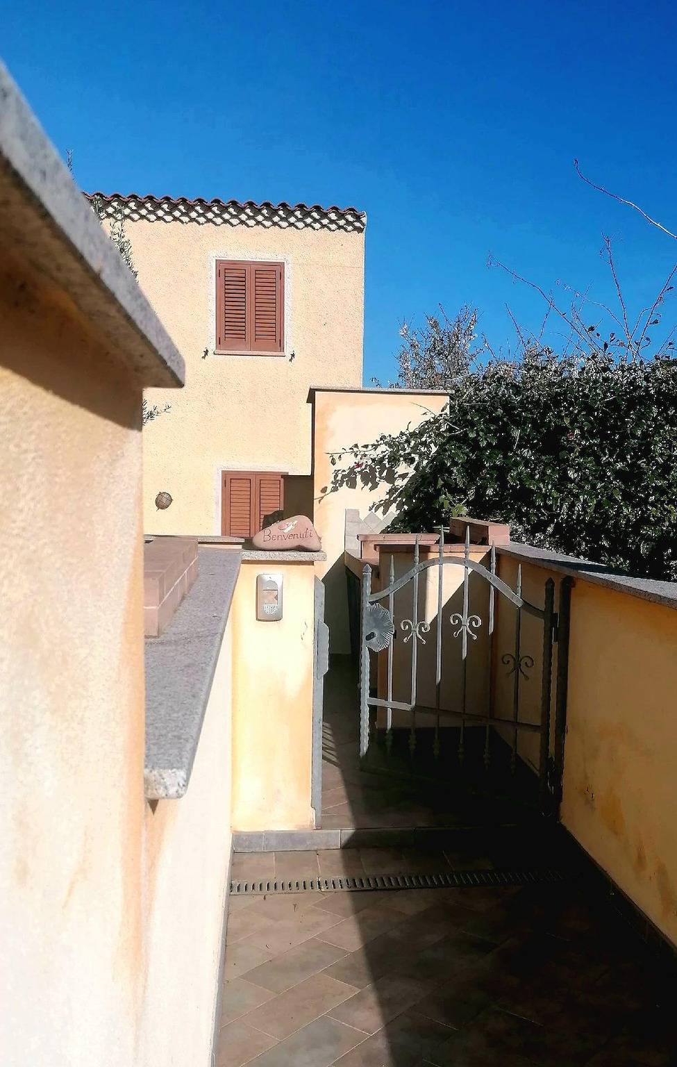 Ganze Ferienwohnung, Wohnung Mit Veranda Und Grosser Terrasse Mit Meerblick in La Ciaccia, Valledoria