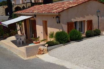 Location de vacances pour 5 personnes, avec terrasse à La Gaude