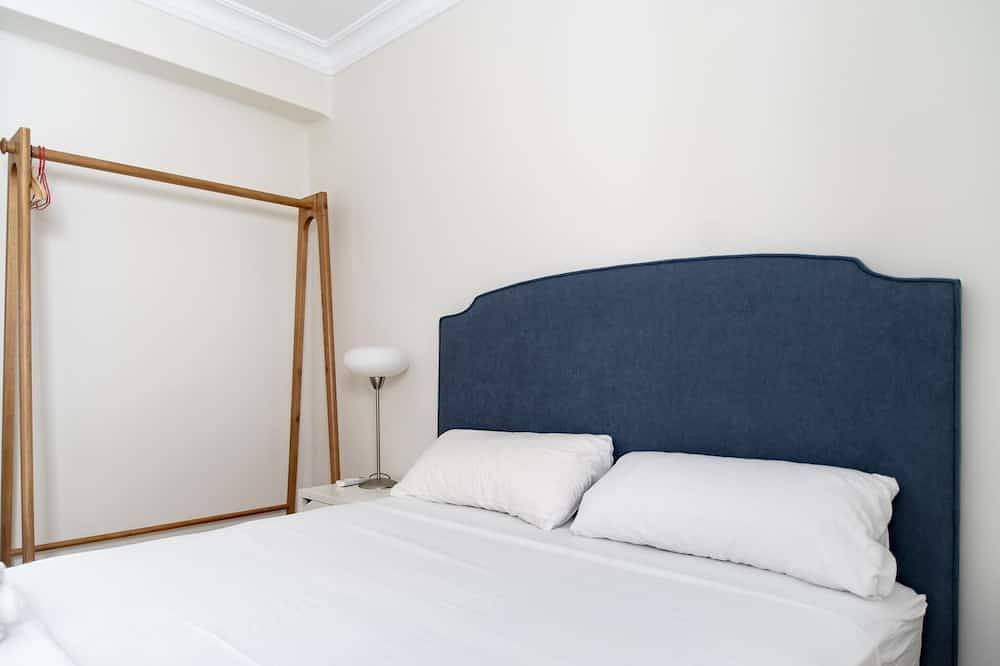 Entire apartment, Quiet Apartment Pl. Cisneros 2 -5 pax, in Ciutat Vella, in downtown Valencia in Valencia City Centre, Valencia