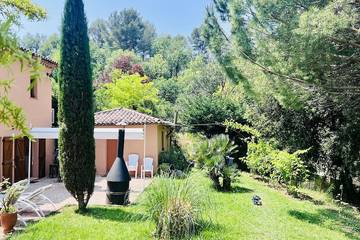 Gîte pour 2 personnes, avec jardin et terrasse à Mouans-Sartoux