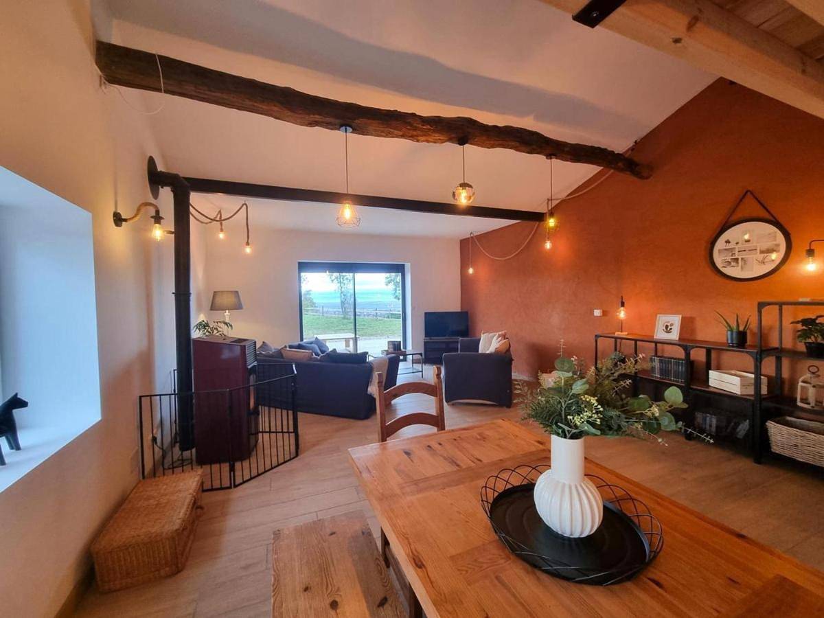 Gîte chaleureux 8 pers. avec wifi et animaux admis - Fr-1-496-343 in Pouilly-lès-Feurs, Montbrison