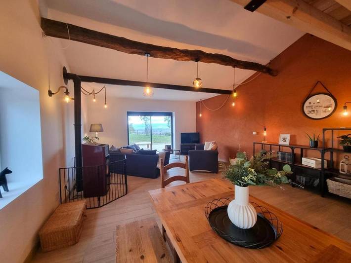 Location de vacances pour 8 personnes, avec balcon ainsi que piscine et jardin à Pouilly-lès-Feurs - 2