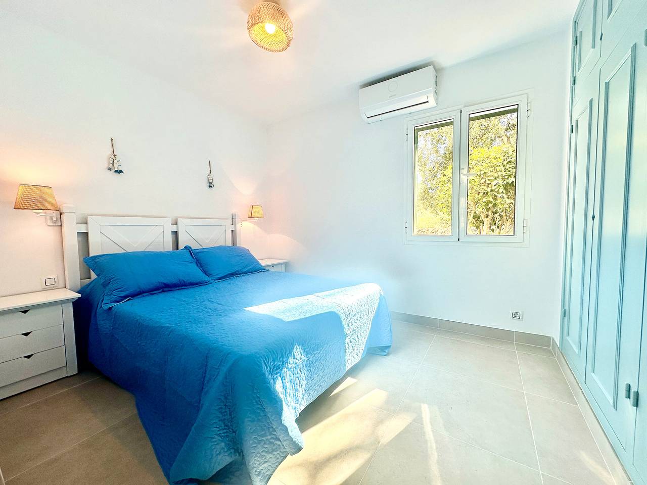Ganze Wohnung, Apartment 'Addaia' mit Bergblick, Gemeinschaftspool und Wlan in Port d'Addaia, Es Mercadal