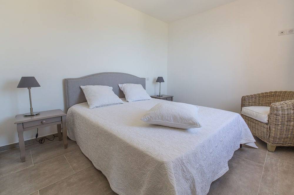 Ganze Wohnung, Neue Wohnung mit herrlichem Blick auf den Strand von Roya in Saint-Florent, Calvi und Umgebung