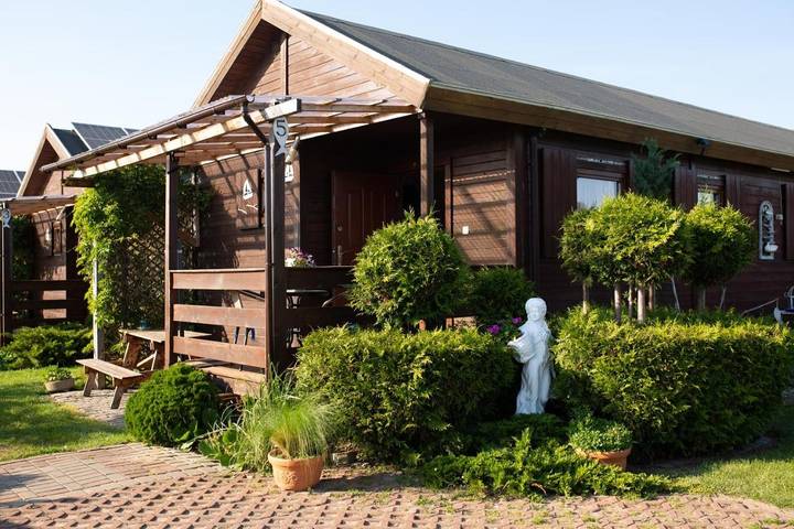 Lodge für 5 Personen, mit Terrasse und Garten sowie Kinderpool und Pool