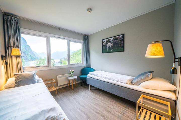 Location de vacances pour 2 personnes, avec terrasse ainsi que jardin et vue dans Flåm - 2