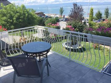 Maison de vacances pour 4 personnes, avec jardin ainsi que vue et vue sur le lac, adapté aux familles en Haute-Savoie