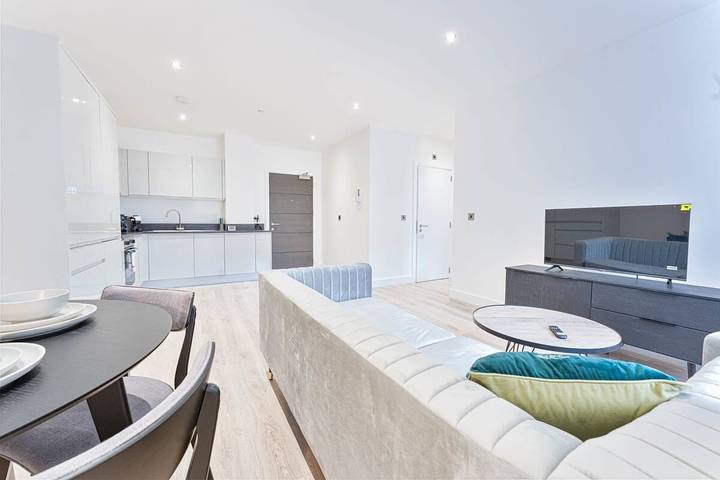 Entire apartment, Stylish 2Br Solihull Flat, Quick Train to Nec in Solihull, Birmingham Area