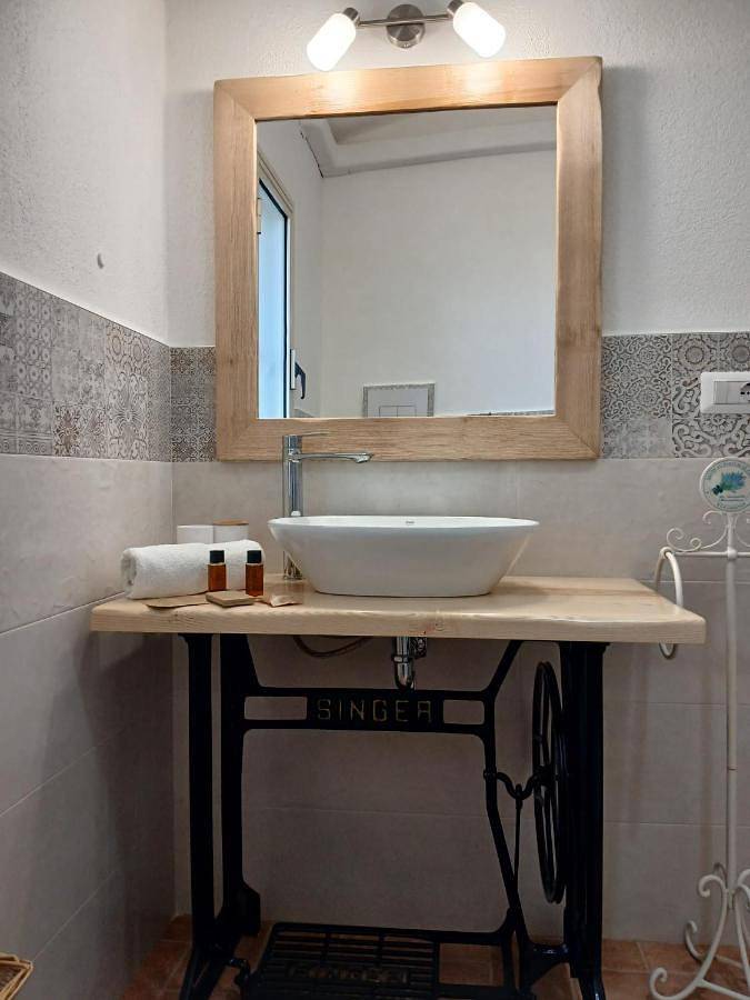 Gîte pour 6 personnes, avec Balcon et Terrasse ainsi que Jardin et Vue dans San Giovanni Sardinia - 2