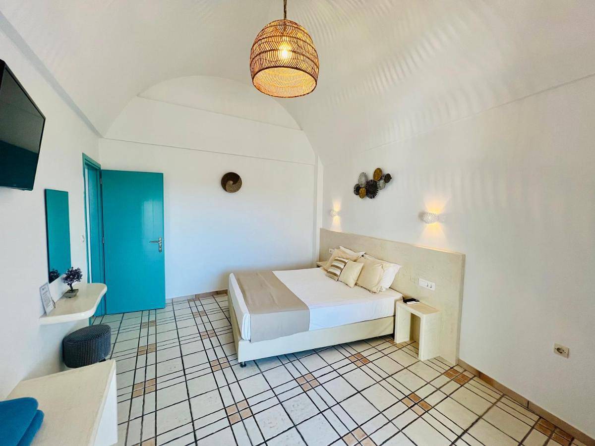 Double Room in Plage d'Perivolos, Perissa