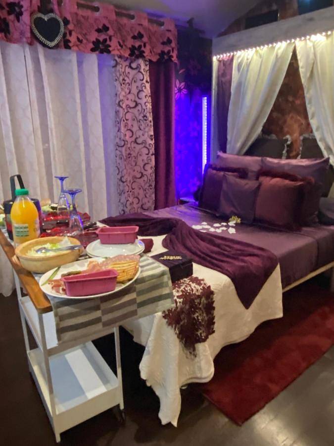 Chambre d’hôte pour 3 personnes, avec vue et piscine ainsi que sauna et jardin, animaux acceptés