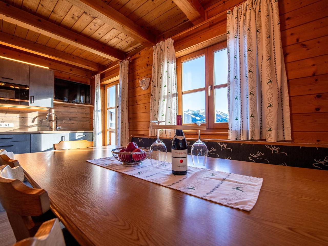 Hel lejlighed, Large holiday apartment on the mountain in Wagrain, Ski Amadé