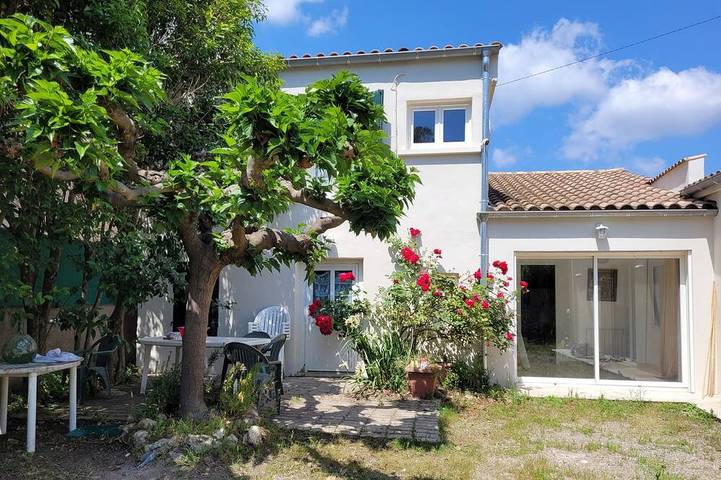 Location de vacances pour 6 personnes, avec jardin et terrasse à Lézignan-la-Cèbe