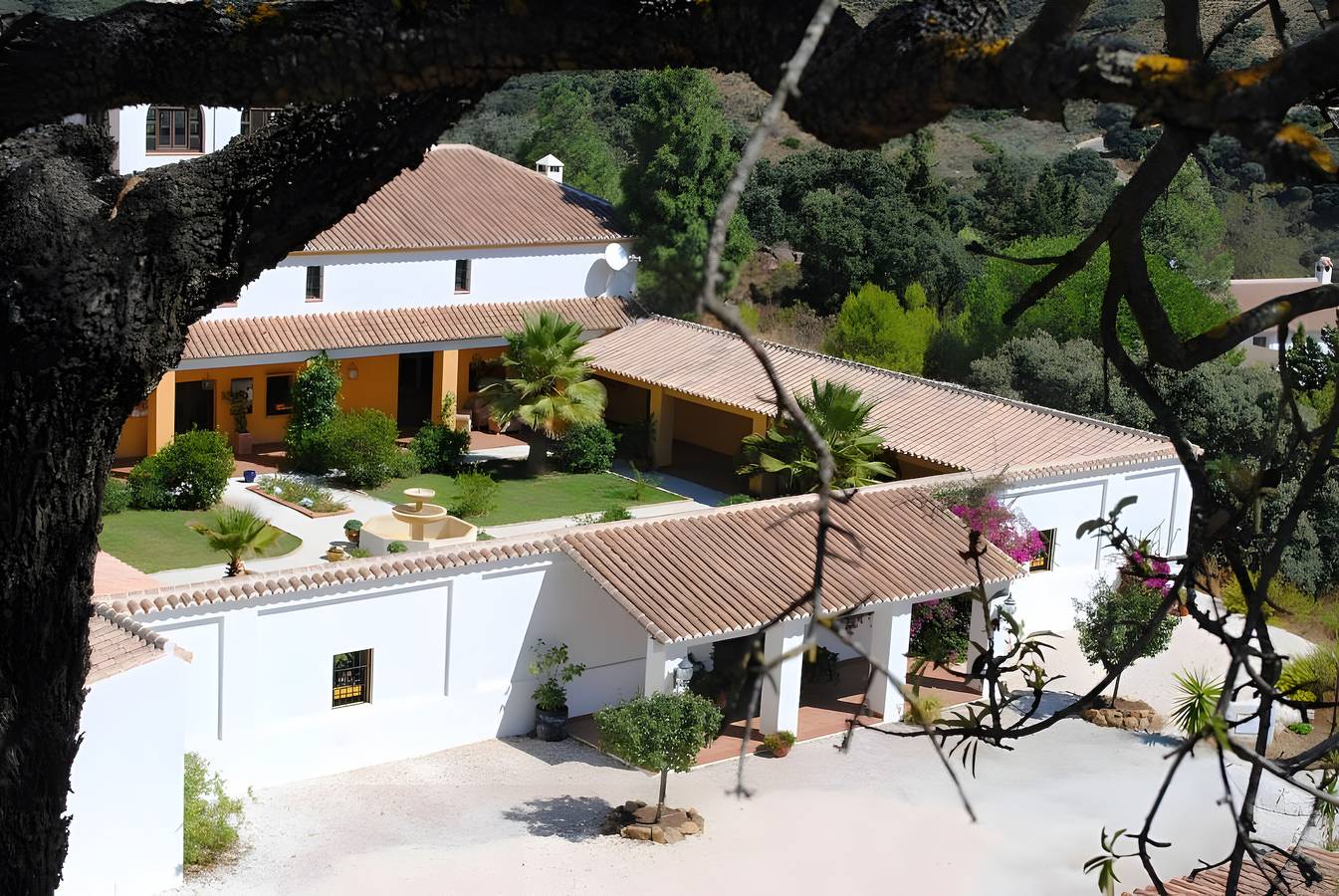 Casa de Campo 'Cortijo Puertoelperal' com Vista para a Montanha, Wi-Fi e Ar Condicionado in Almogía, Málaga Provincia