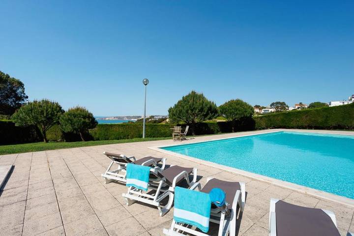 Villa para 6 pessoas, com piscina e varanda em Famalicão